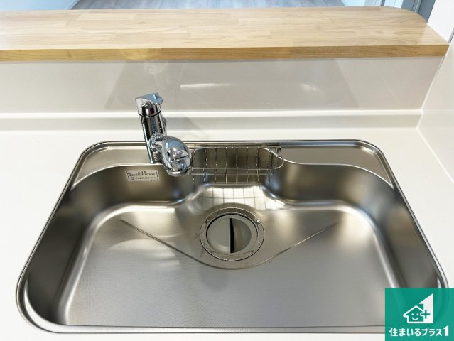 紀の川市打田　第6期　新築一戸建ての設備|蛇口の先端に浄水器を内蔵しています！原水と浄水、お湯と冷水、シャワーの切替えがワンタッチなので用途によって使い分けられます。