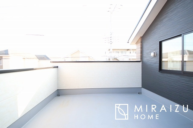 【前面道路含む現地写真】 | 前面道路☆運転が不安な方も安心な前面道路、きちんと幅員のある道路は女性にも安心です。整備されている道路は気持ちも良いですね♪