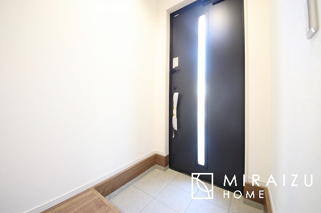 【収納】 | 収納あり、自然な採光ありの洋室。家族みんなが気持ち良く目覚められる、過ごしやすい主寝室などにもお勧め。もちろん、ペットもご一緒に。