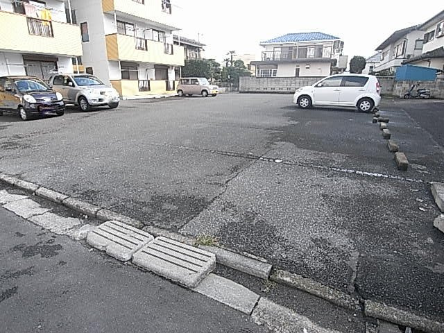 ソレイユハイツの駐車場