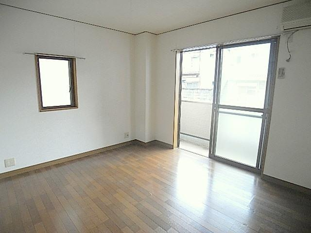 ソレイユハイツの洋室