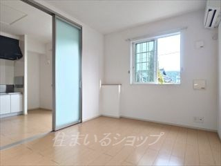 安芸高田市吉田町山手のアパートの居間・リビング|エアコン付き