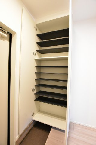 【収納】 | Casa Monte Riso (カーサ モンテ リーゾ) | シューズボックス