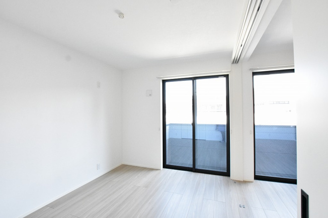 【洋室】 | Casa Monte Riso (カーサ モンテ リーゾ) | 約6.1帖