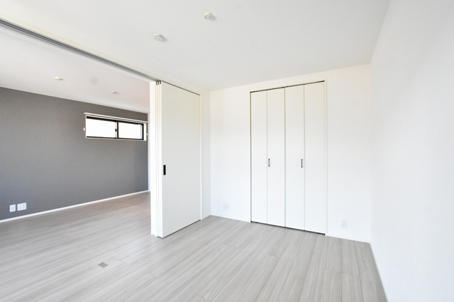 【洋室】 | Casa Monte Riso (カーサ モンテ リーゾ) | 約6.1帖