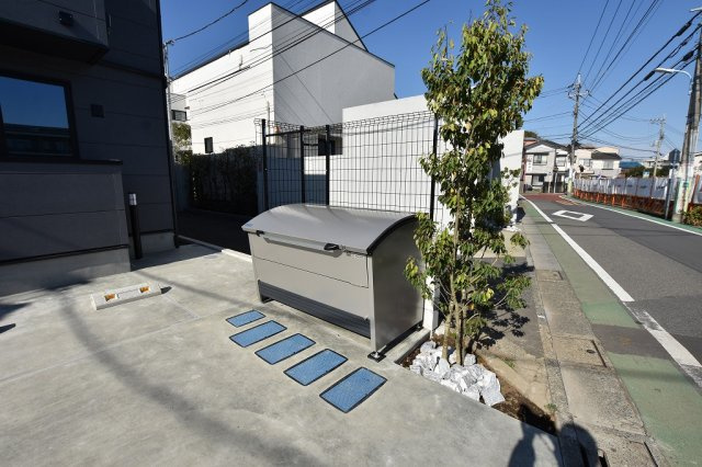 【その他】 | Casa Monte Riso (カーサ モンテ リーゾ) | 敷地内ゴミ置き場