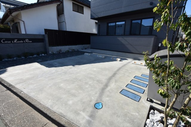 【駐車場】 | Casa Monte Riso (カーサ モンテ リーゾ)