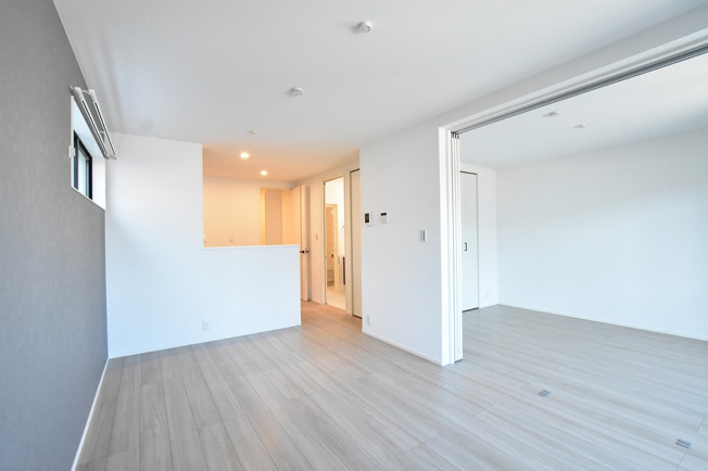 【居間・リビング】 | Casa Monte Riso (カーサ モンテ リーゾ) | LDK約11.8帖