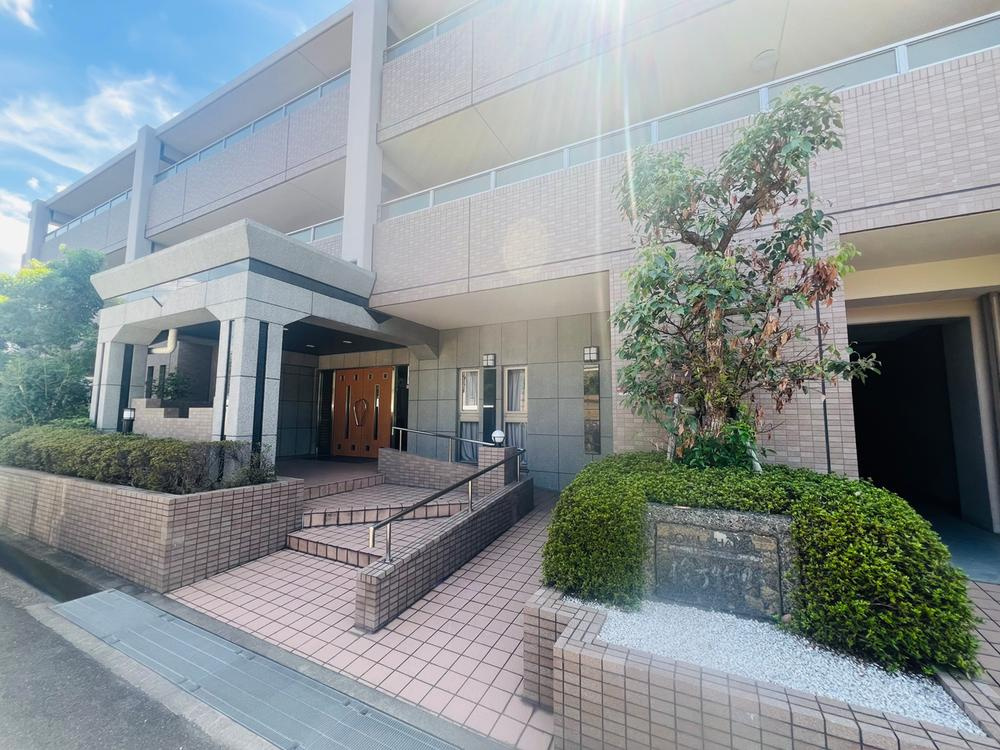 ロイヤルシャトー枚方牧野のエントランス|■物件内覧・資金計画相談・住宅ローン相談、リフォーム相談、お問合せ受付中■
※当日・翌日のご内覧、ご相談はお電話でのお問合せがスムーズです！