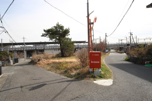 大津市南小松1109-1他　駅前売土地の前面道路含む現地写真
