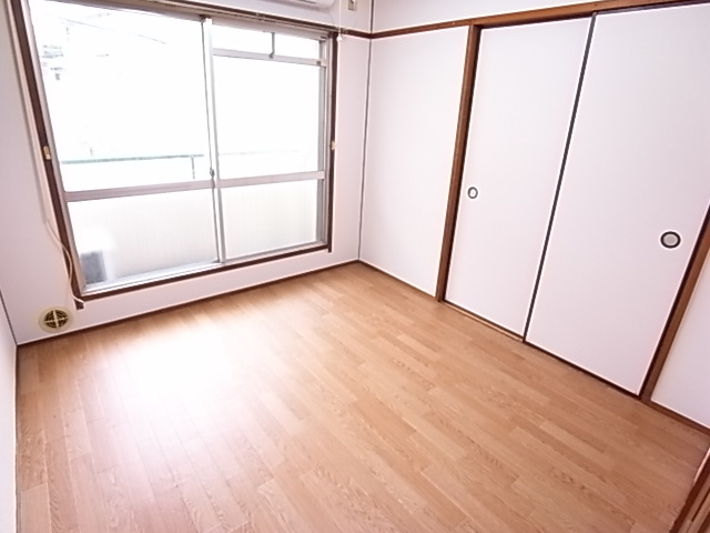 垂水八木ハイツの洋室