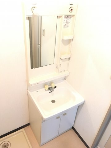 朝の身支度には欠かせない独立洗面化粧台