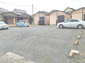 車をお持ちの方に嬉しい駐車場付きの物件です