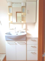 独立洗面台あり、毎朝おしゃれに忙しい女性の方におすすめです