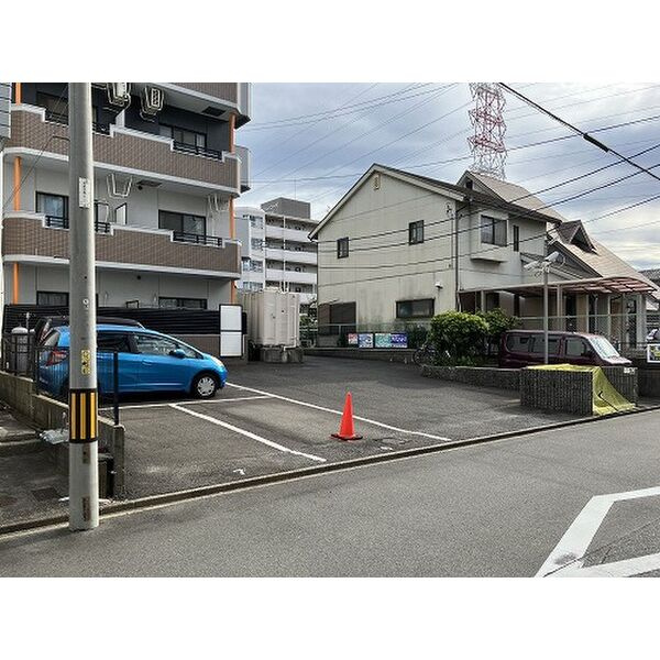 エクセレントハイツ・Sの駐車場