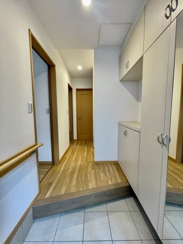 板橋区舟渡2丁目　緑豊かな環境　リフォーム住宅の玄関