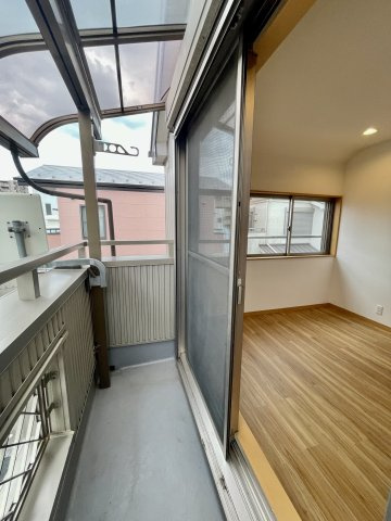 板橋区舟渡2丁目　緑豊かな環境　リフォーム住宅のバルコニー