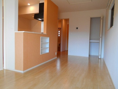 【居間・リビング】 | エテルナ | こちらのリビングで趣味の時間をお楽しみください