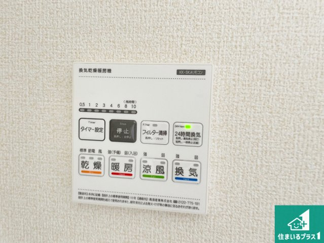 加東市北野　新築一戸建ての居間・リビング|シンプルなリビングは、観葉植物等のインテリアを楽しめますね！パパ好みにも、ママ好みにも家具次第で雰囲気を変えることができます！