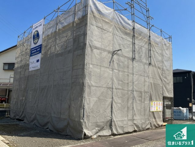 加東市北野　新築一戸建ての外観|周辺は落ち着いた街並みの住宅地！子育てがしやすい住環境です！まだ未完成ですが、現地でしかわからない事もございます。是非一度ご覧ください。