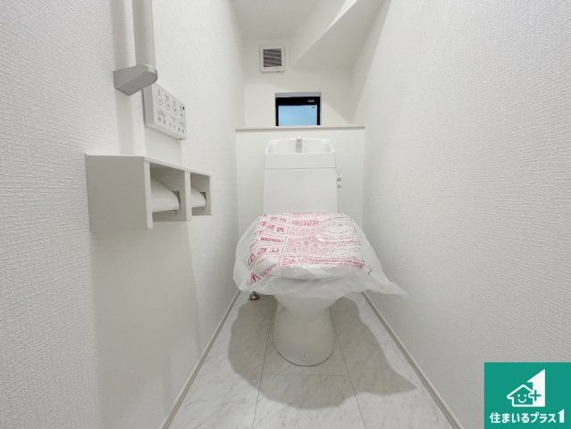 高石市千代田　新築一戸建てのトイレ|1・2階の2ヶ所にあるので、朝の忙しい時間の順番待ちもなく、深夜の利用にも大変便利です。