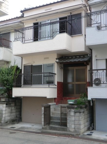 大峰元町2丁目　中古一戸建ての外観|新しい生活にいかがでしょうか？外観はお住まいの顔になります。こだわりたいポイントですね。外壁塗装や屋根塗装のご相談も承っております。
■現地内覧・資金計画相談・住宅ローン相談もお問合せ受付中■