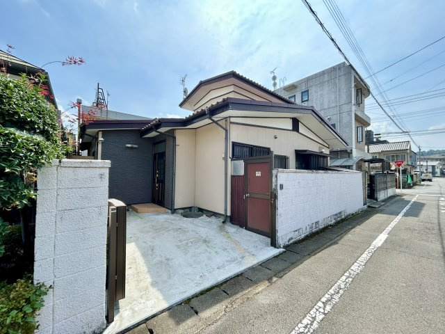 【中古戸建】高崎市聖石町の前面道路含む現地写真|内覧の際は「027-386-8693」もしくはスーモからご気軽にお問い合わせください♪