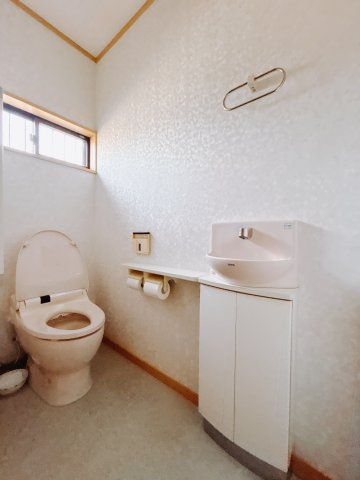【中古戸建】高崎市聖石町のトイレ|白を基調としたトイレ♪