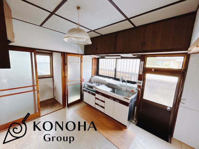 【中古戸建】高崎市聖石町の居間・リビング|これから長く住むお家のリビングには毎日気持ちのいい日差しが差し込みます。ポカポカ日向ぼっこをしながらお昼寝をするのもいいですね♪明るいリビングに気分も晴れやかに♪