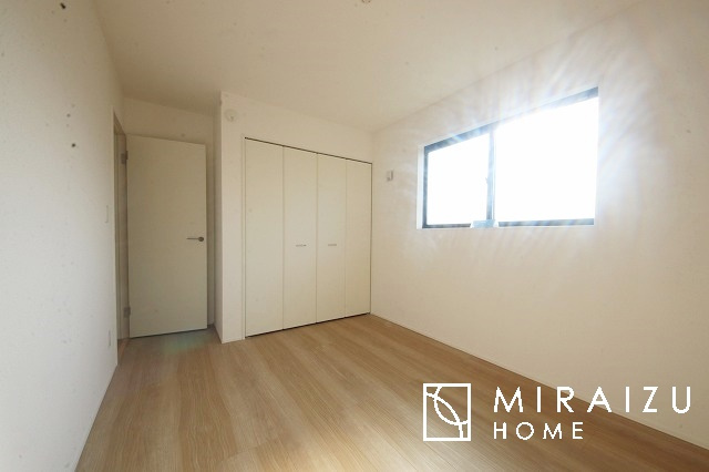 【収納】 | 収納力も自慢です。お洋服がお好きなお客様も多いですよね、衣替えをしなくてもお洋服をしまっておけそうなくらいの広さですね！
