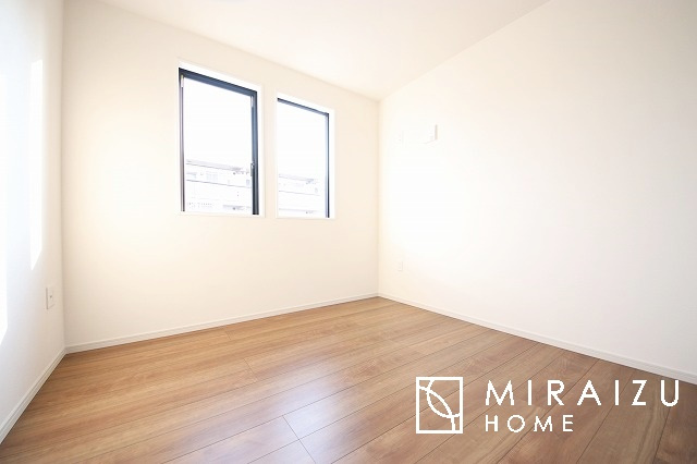 【収納】 | 収納力も自慢です。お洋服がお好きなお客様も多いですよね、衣替えをしなくてもお洋服をしまっておけそうなくらいの広さですね！
