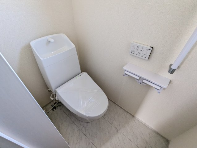 水戸市見川　12期の独立洗面台|同施工洗面です。シャワー付き三面台ワイドな三面鏡～収納も充実～忙しい朝には心強いです～！！