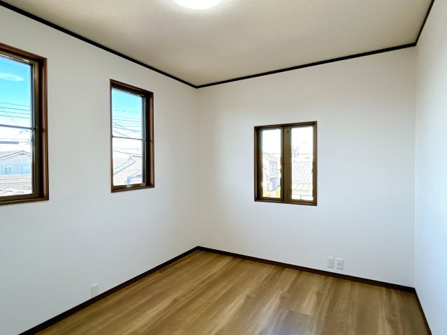 都城市姫城町の中古一戸建の洋室