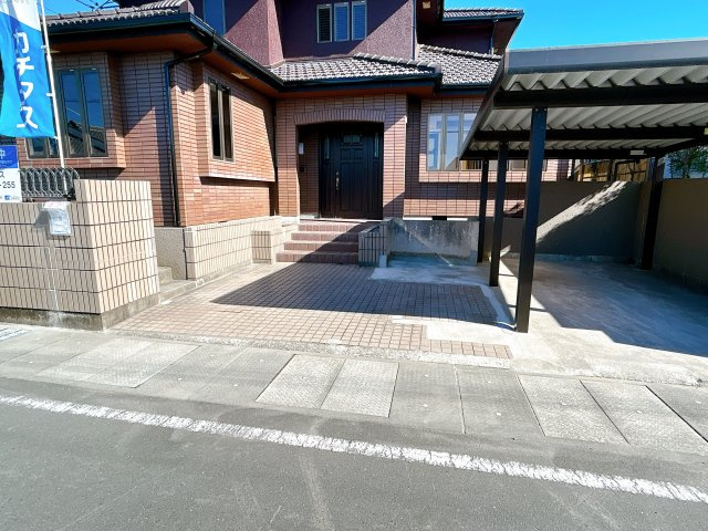 都城市姫城町の中古一戸建の駐車場