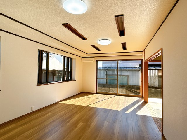 都城市姫城町の中古一戸建の居間・リビング