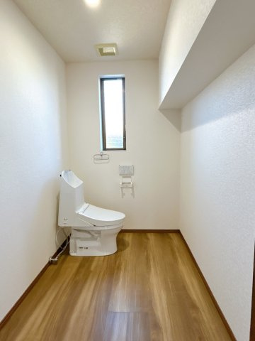 都城市姫城町の中古一戸建のトイレ