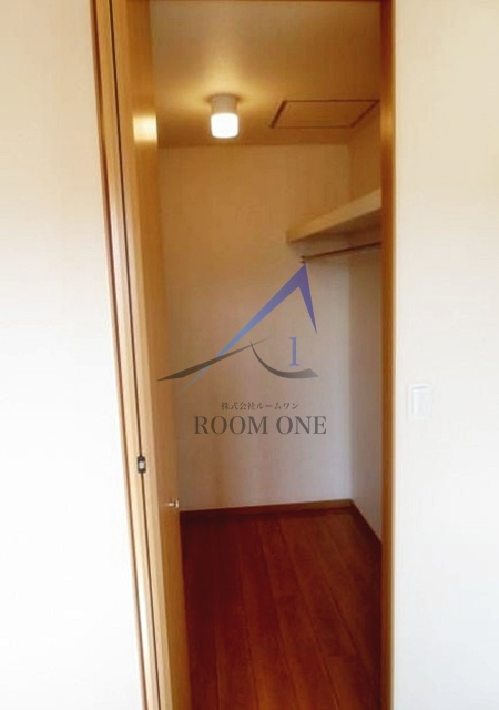 サン・ボナールの収納|ウォークインクローゼットです。