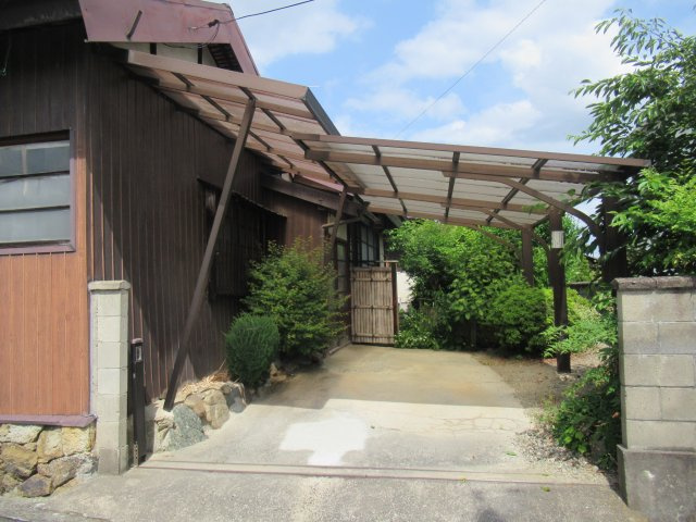 上之町　中古住宅3棟の駐車場