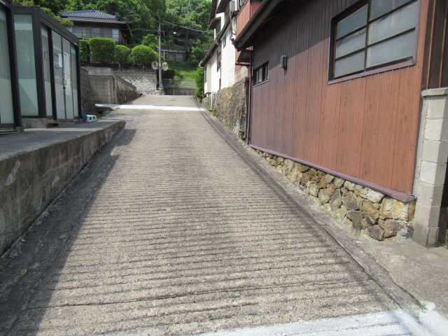 上之町　中古住宅3棟の前面道路含む現地写真