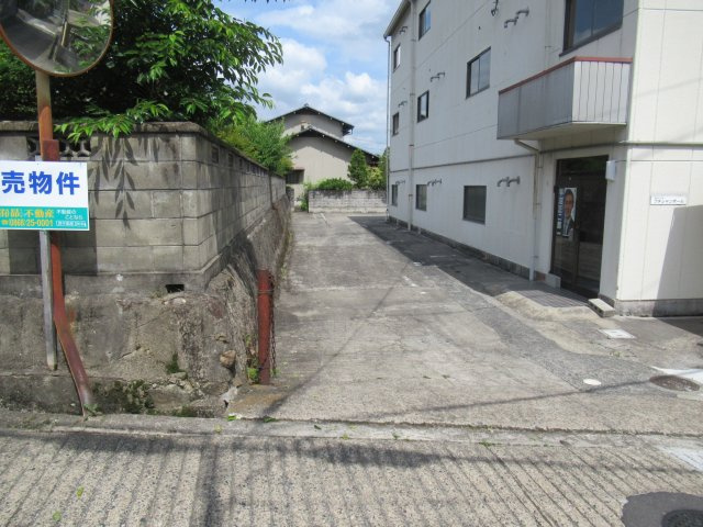 上之町　中古住宅3棟の前面道路含む現地写真
