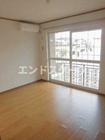 ヴィラ・シャルダンの居間・リビング|高崎、前橋のお部屋探しはエンドスケープまで！お客様の理想お聞かせ下さい♪