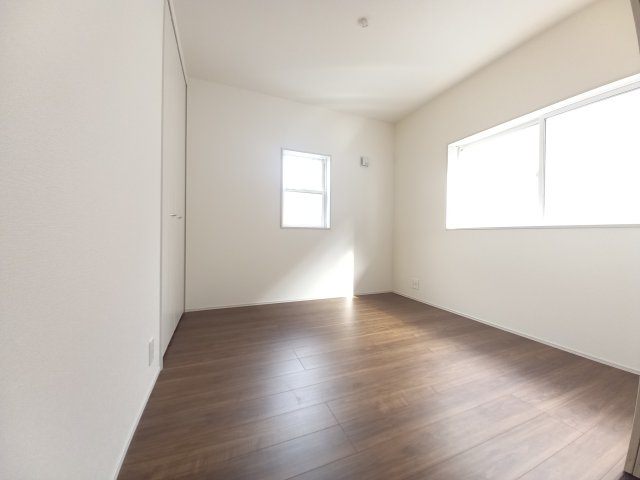 水戸市見川　12期の洋室|リビング隣の洋室は、来客用やお子様との遊ぶスペースにぴったりです♪