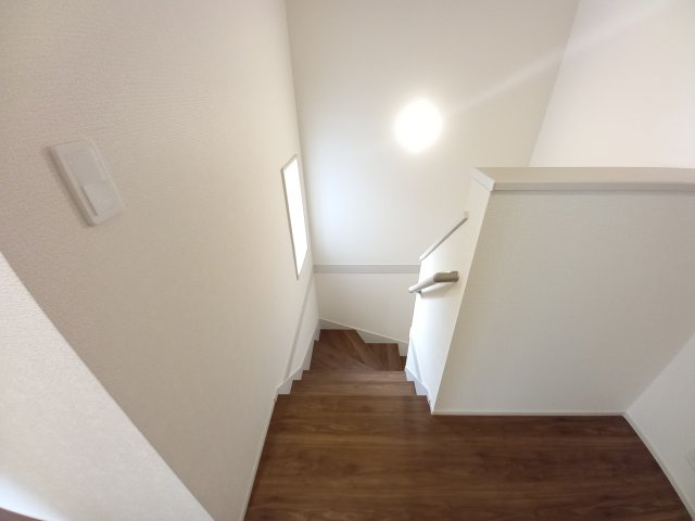 水戸市見川　12期の内装|2階ホール部分です！階段は手すり付きで小さなお子様も安心です