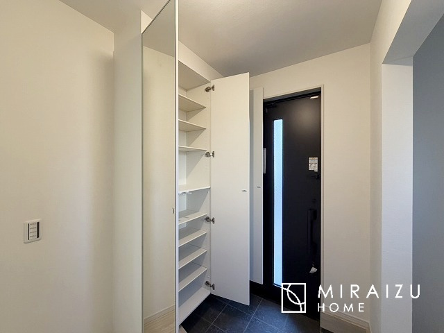 【前面道路含む現地写真】 | プライバシー性と開放感を高める住環境。陽当たりの良い開かれたロケーションを活かし、心地よい暮らしをプランニング
