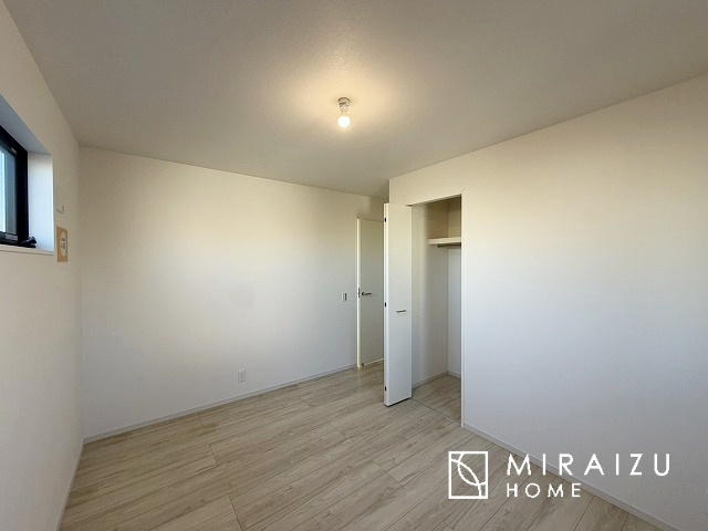 【その他】 | 浴室乾燥機　標準装備です！雨の日でも洗濯物を干すのに助かりますね。暖房や乾燥など選べる4項目のバリエーションも使い勝手が良いですよ！