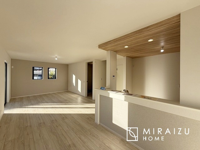 【前面道路含む現地写真】 | 人生100年時代、永く安心してお住まいいただくために、大切なご家族と財産を守ることのできる地震に強い安心な住宅！お休みの日にご家族で見学はいかがでしょう♪