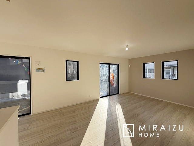 【周辺】 | 青く澄み渡った綺麗な空と、陽の光をたっぷりと受ける、そんな新築住宅で新生活をスタートしてみませんか？見学・ご相談等、ミライズホーム(株)までお気軽にご連絡下さい♪