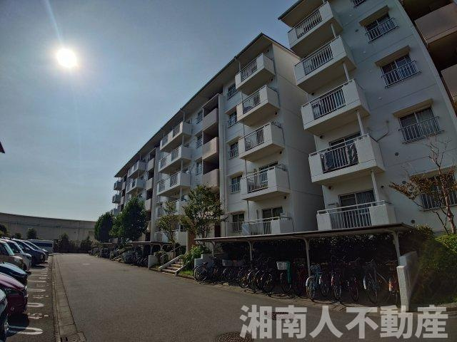 ライトタウン茅ケ崎　4号棟の駐車場