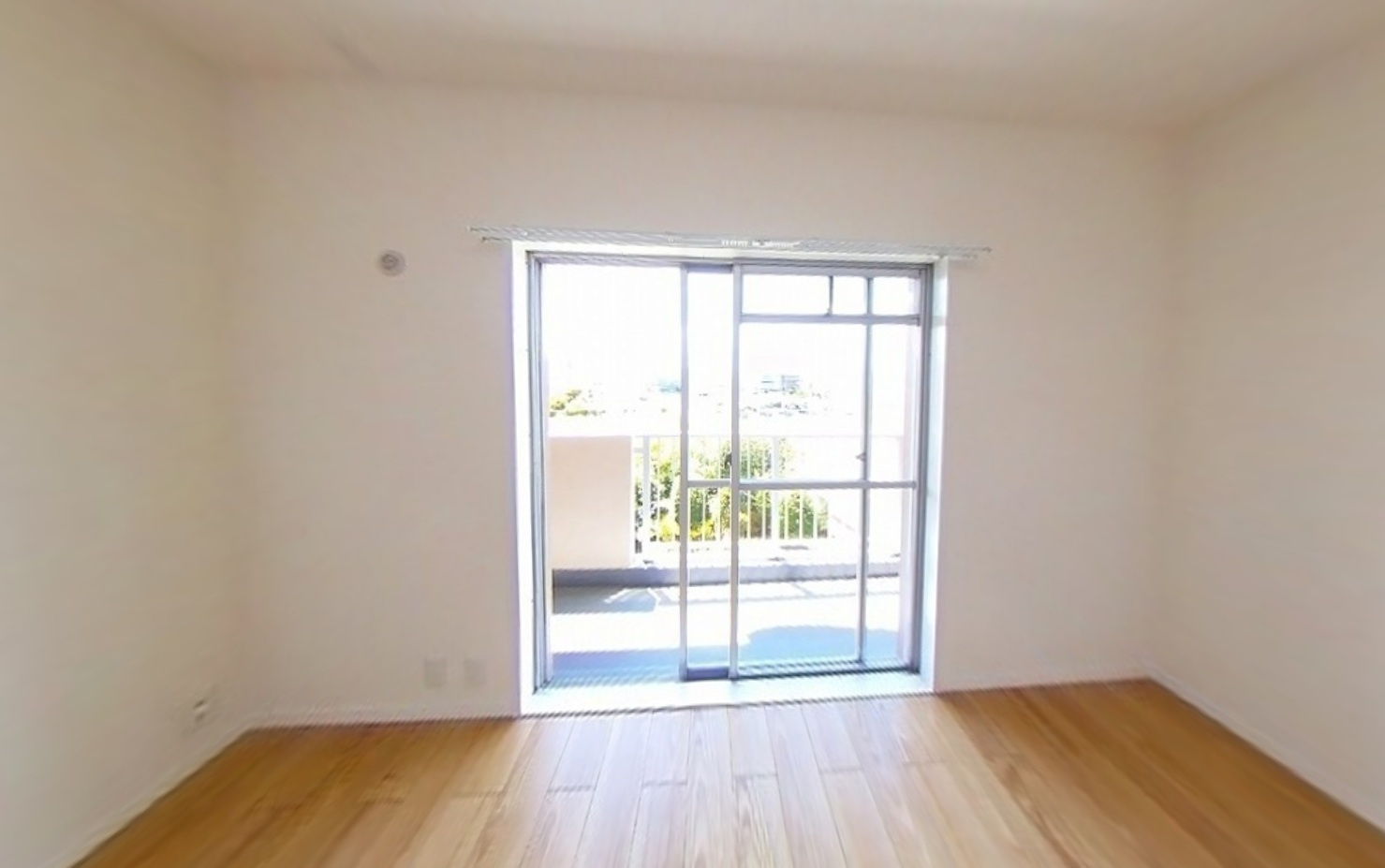 十條草加マンションB号棟の洋室|個人の部屋や寝室として使える洋室です