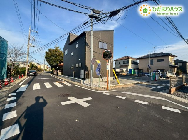 鴻巣市袋第2　新築戸建　リーブルガーデン01の前面道路含む現地写真